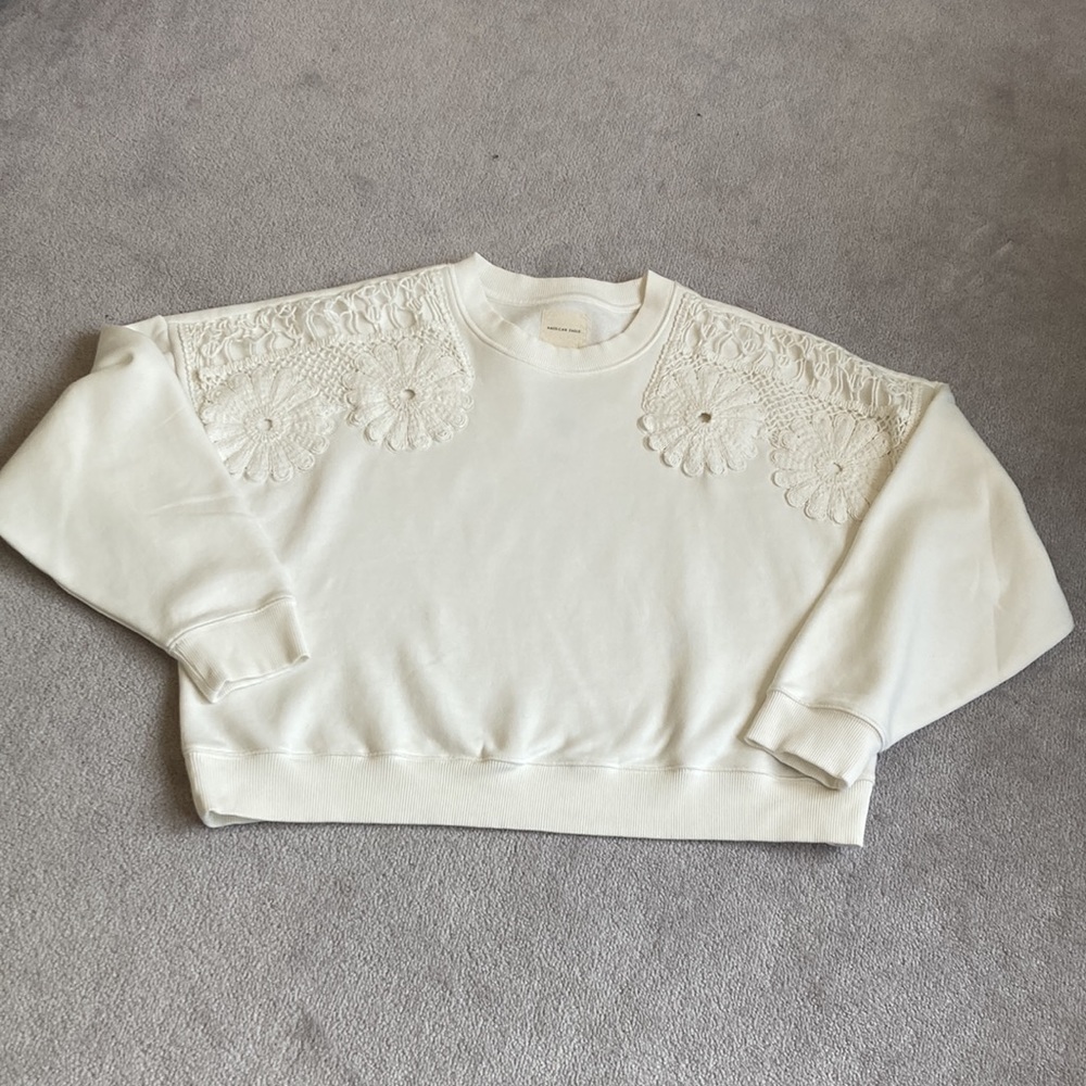 23. NWT AMERICAN EAGLE BUTTER SOFT WHITE SWEATSHIRT NWT